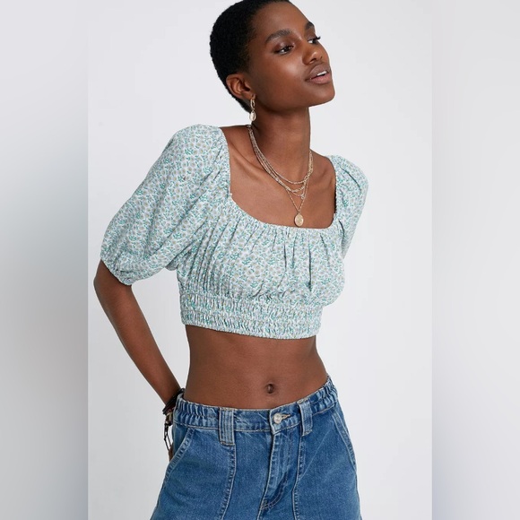 Urban Outfitters “Phoebe” Puff Sleeve Floral Print Crop Top Size M Medium EUC - Picture 3 of 9